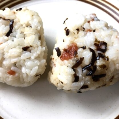 こんにちは！
雨の肌寒い日です。
昼食におにぎり作りました（╹◡╹）
やはり、おにぎりは美味しいですねo(^-^)o
寒暖差があるので気を付けてお過ごし下さい